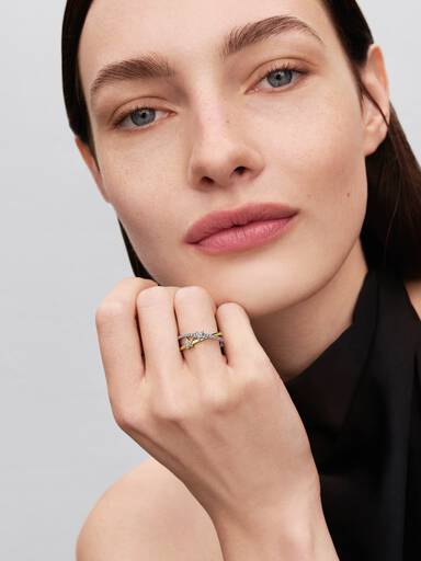 Sparkling Stella Crossover Ring
