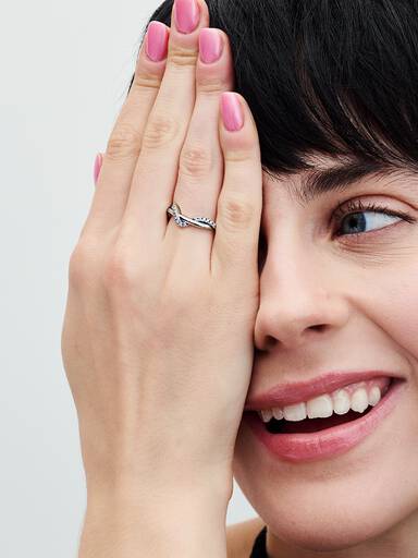 Sparkling Intertwined Wave Ring