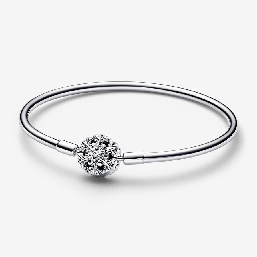 Limited Edition Pandora Moments Sparkling Snowflake Clasp Bangle image number 0