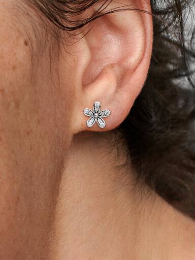 Sparkling Daisy Flower Stud Earrings